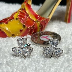 🍀 beautiful three leafed clover/trefoil -clover earrings -lucky charm